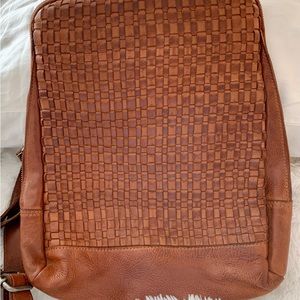 Vilenca Holland woven leather cognac backpack